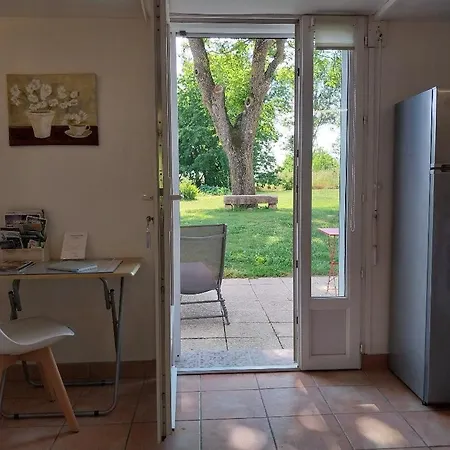 Le Les Grives Apartment